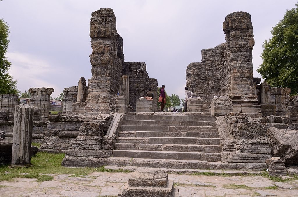 Steps leading to the Avantiswami temple