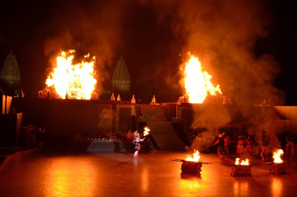 Hanuman setting fire to Ravana's palace