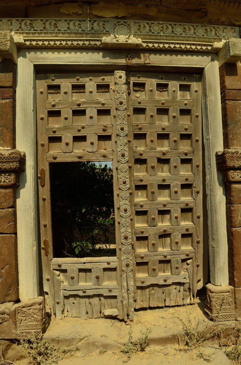 A door in Lakhpat